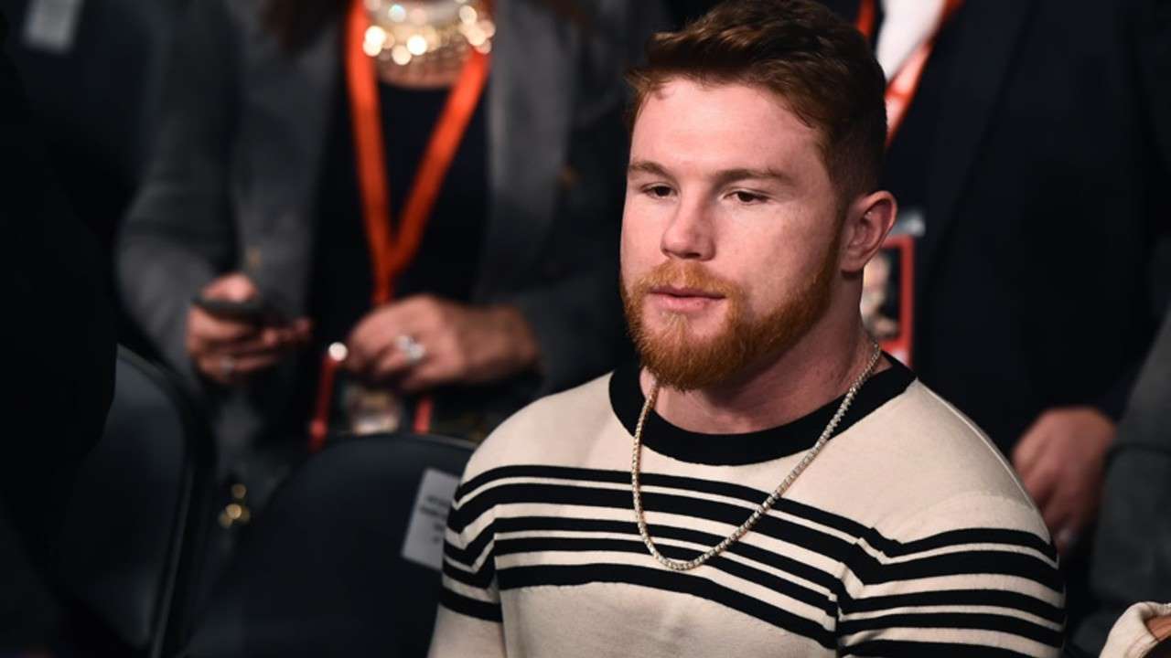 Canelo Álvarez fue hospitalizado para una operación de rodilla