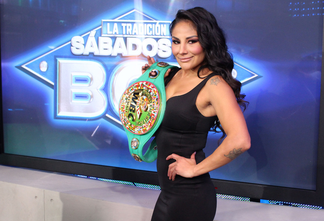 “Barby” Juárez vence a Jackie Nava.