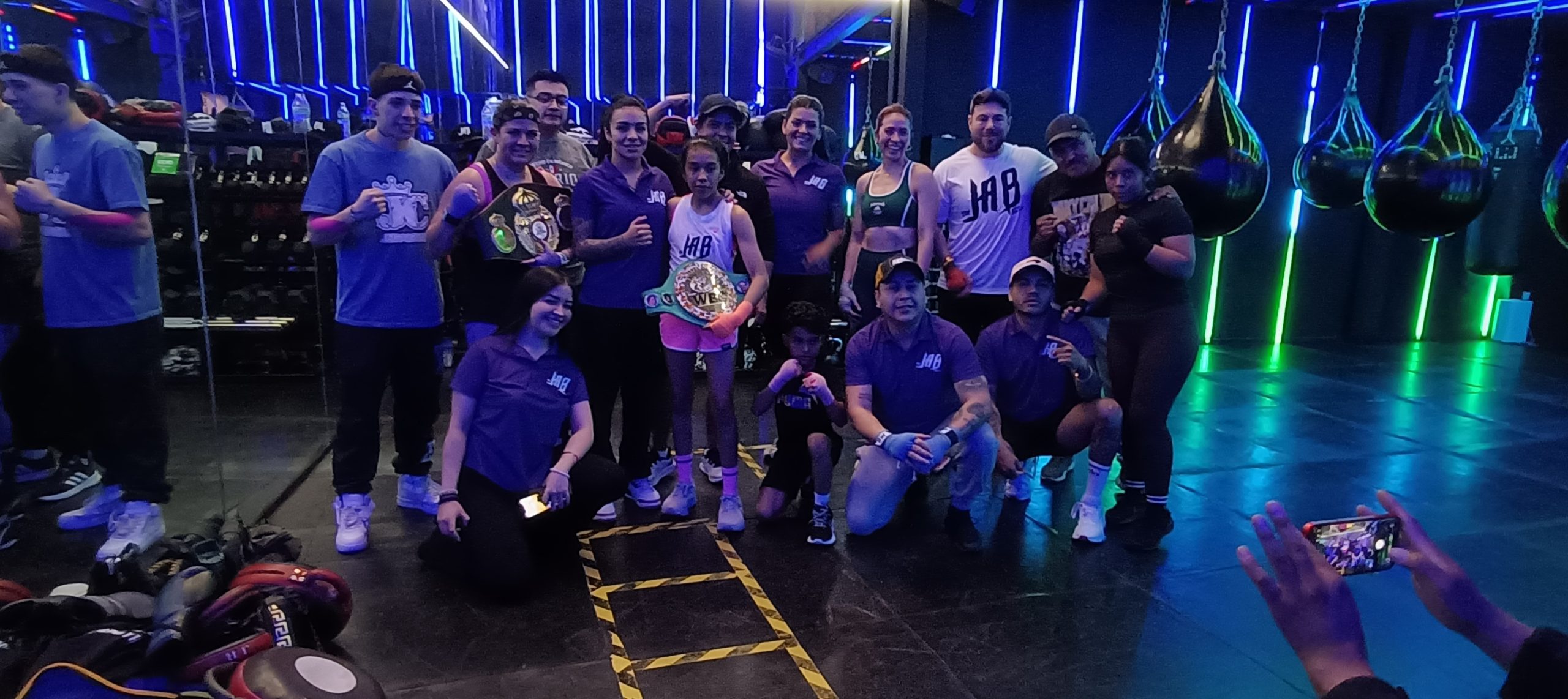 EN BUSCA DE CAMPEONATO, JAKI CALVO INVADE LA DIVISIÓN DE PESO SUPERMOSCA